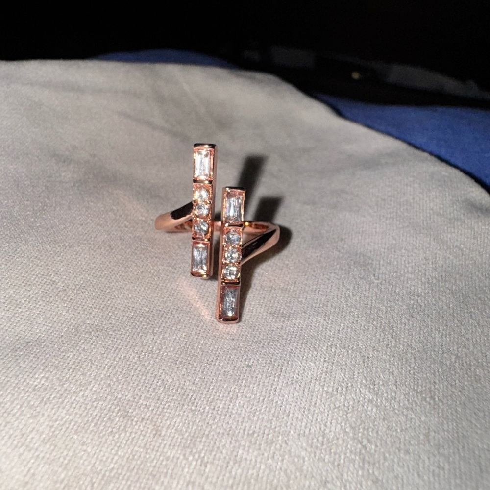 Elegant Rose Gold Women's Ring